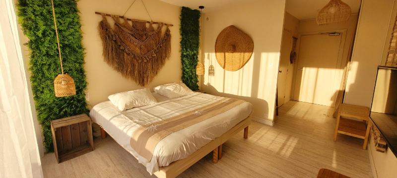 Double Room with Balcony image 4