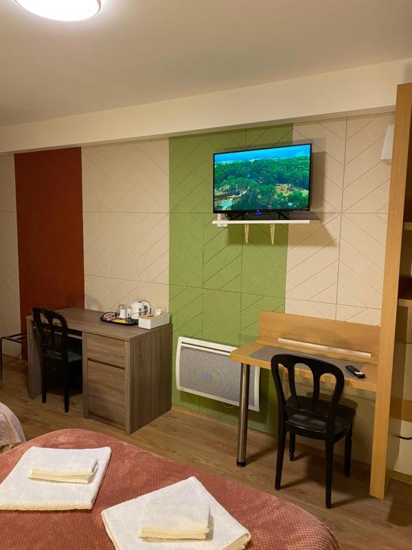Twin Room image 3