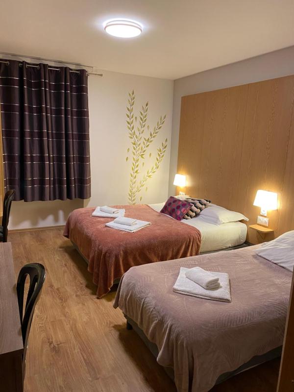 Comfort Triple Room with Shower image 1