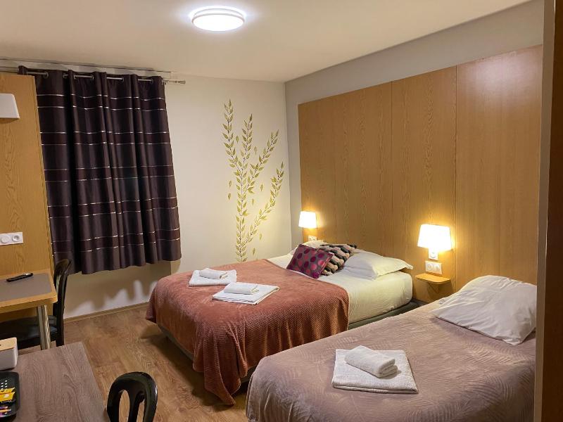 Twin Room image 2