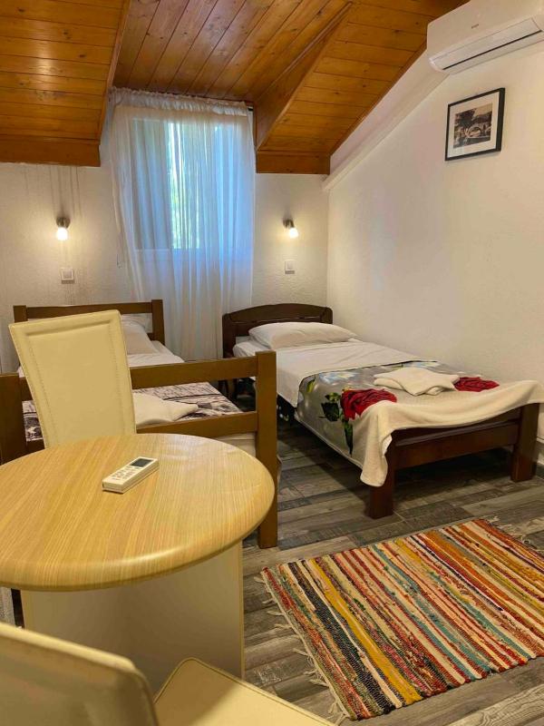 Twin Room with Garden View image 3