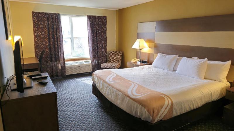 Single King Room image 4