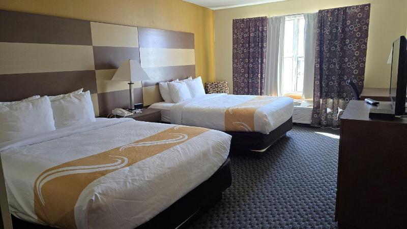 Standard Queen Room image 1