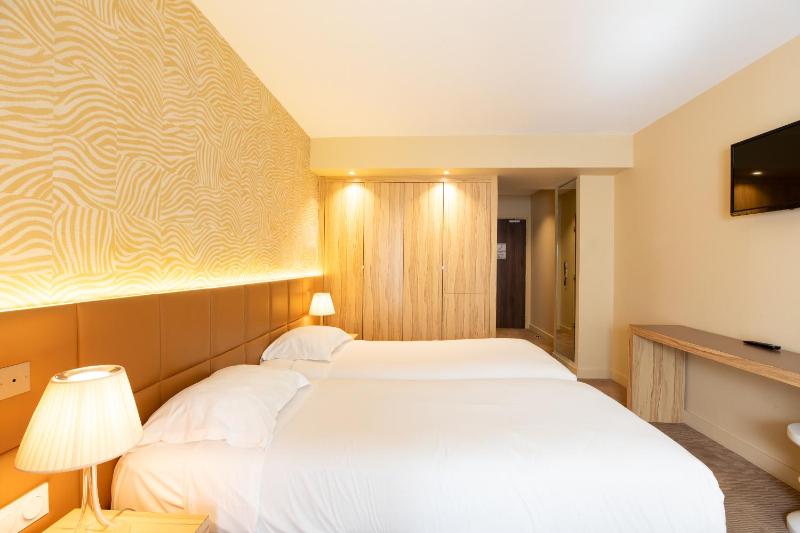 Executive King Room with Private Patio image 4