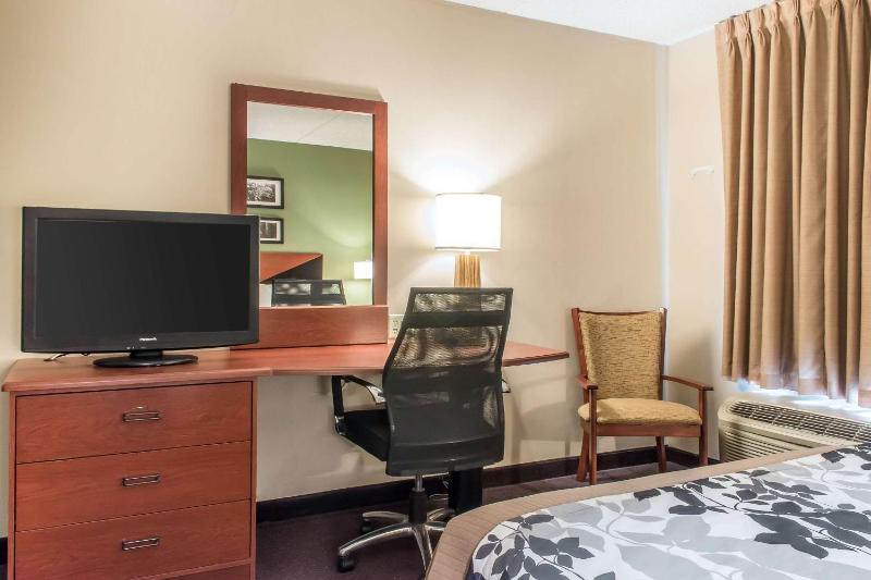 Queen Room - Disability Access/Non-Smoking image 4