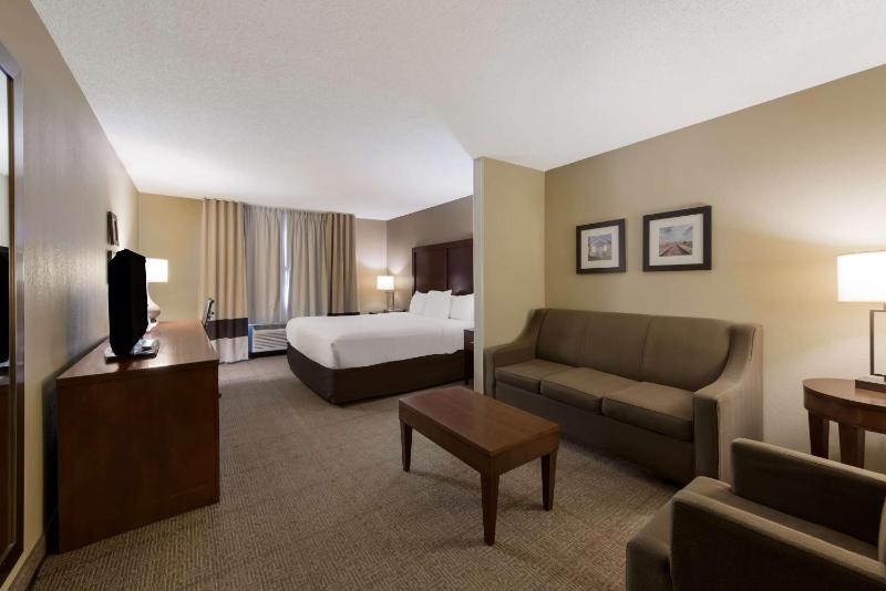 King Suite with Sofa Bed - Non-Smoking image 3