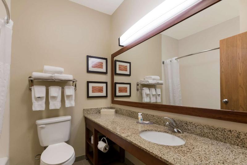 Queen Room with Two Queen Beds - Non-Smoking image 3