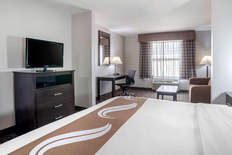 One-Bedroom King Suite - Non-Smoking image 4