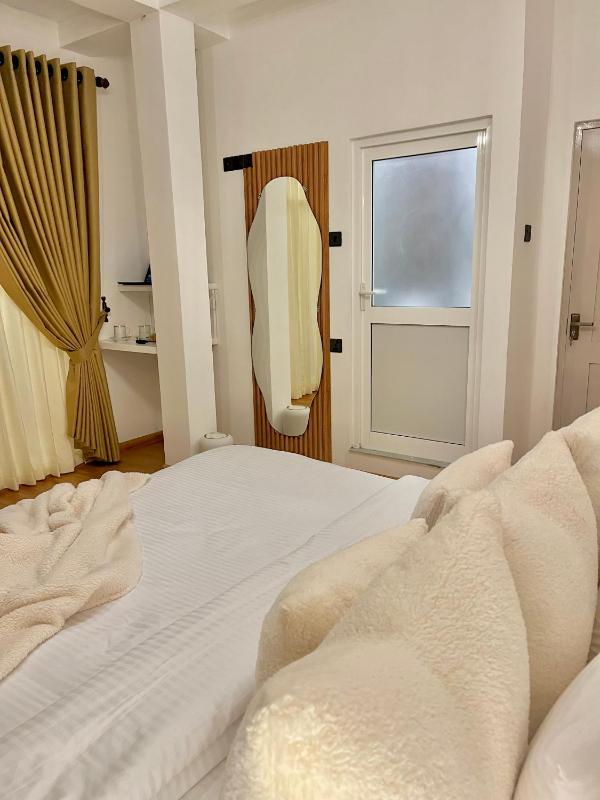 Seeming Lodge - image 42