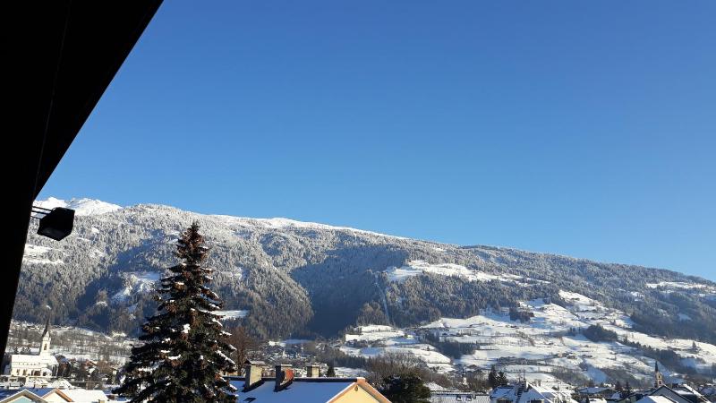 Deluxe Double Room with Balcony image 4