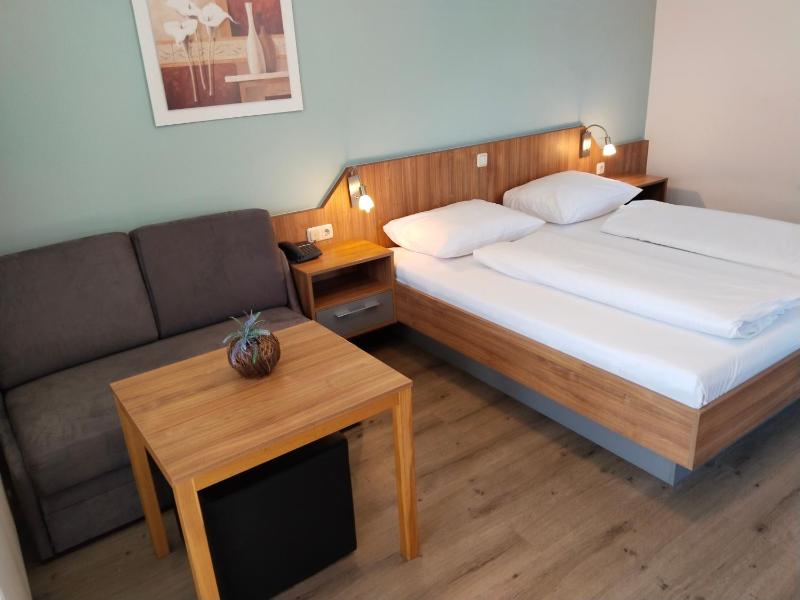 Deluxe Double Room with Bath image 1