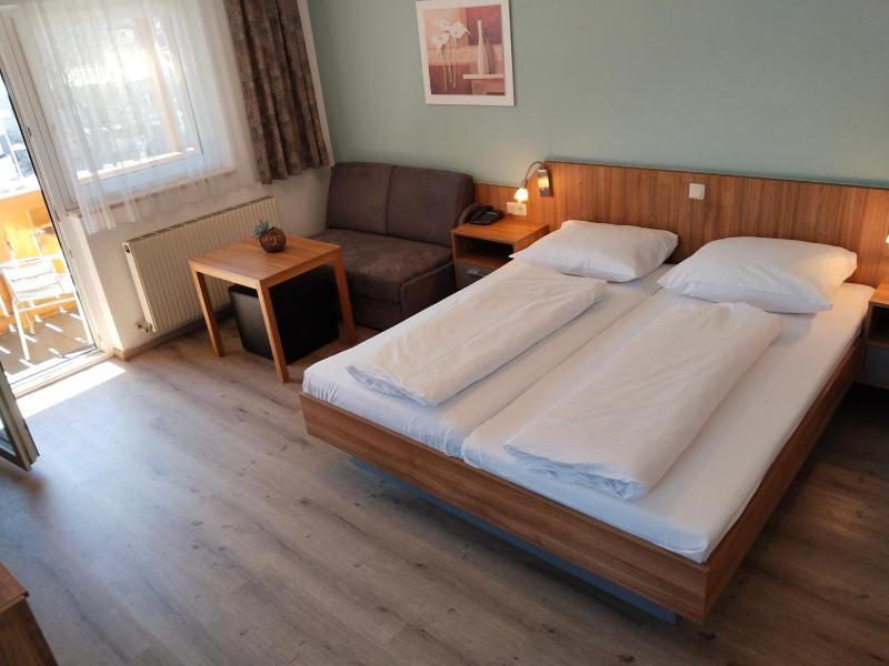 Deluxe Double Room with Bath image 4