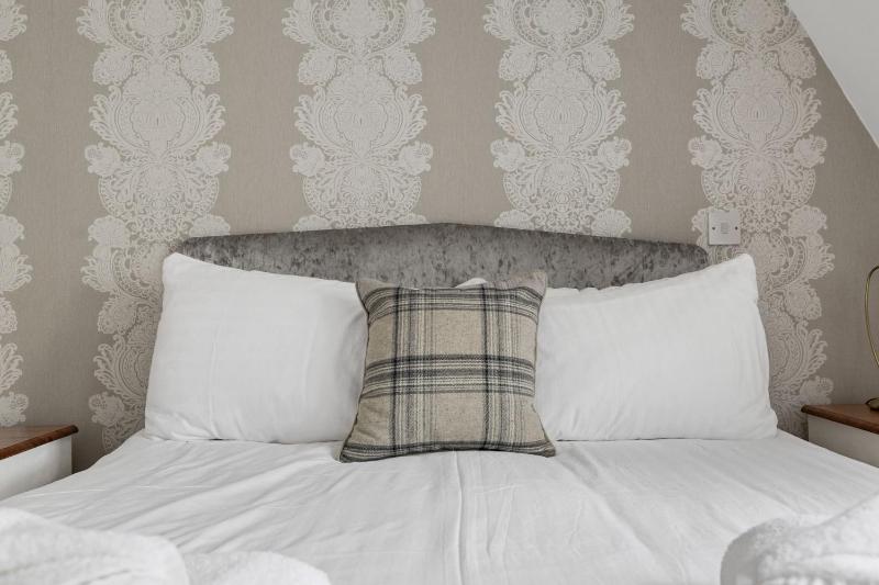 Double Room with Private Bathroom image 1