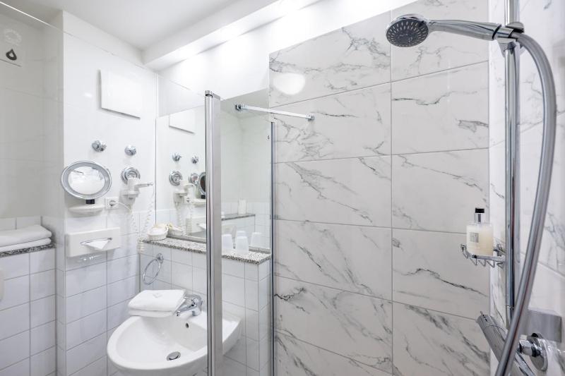 Standard Single Room image 4