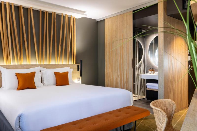 Standard King Room image 1