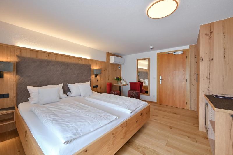 Standard Double Room - Street View image 3