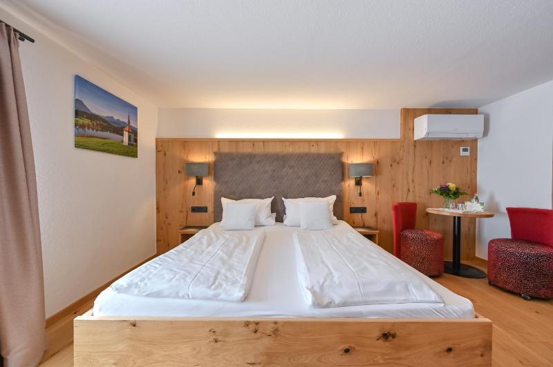 Standard Double Room - Street View image 4