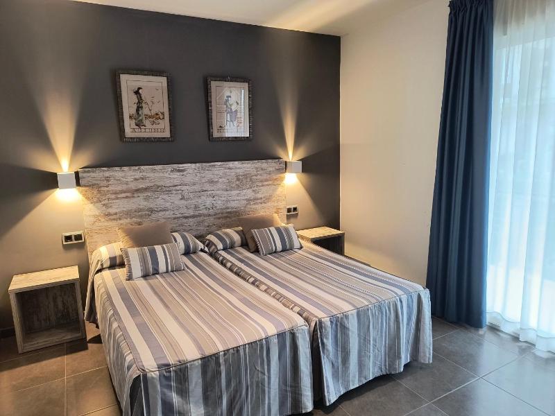 Superior Double or Twin Room with Balcony image 3