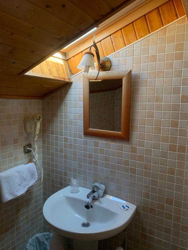 Double or Twin Room image 3