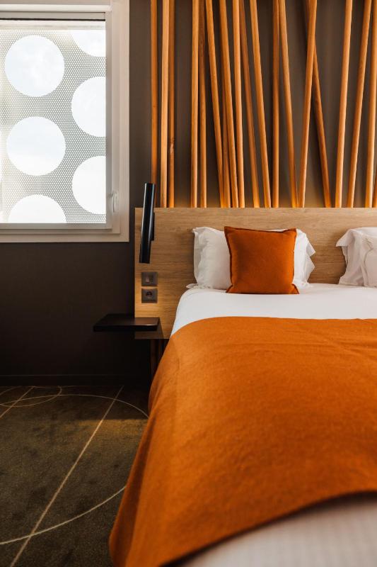 Standard Twin Room image 3