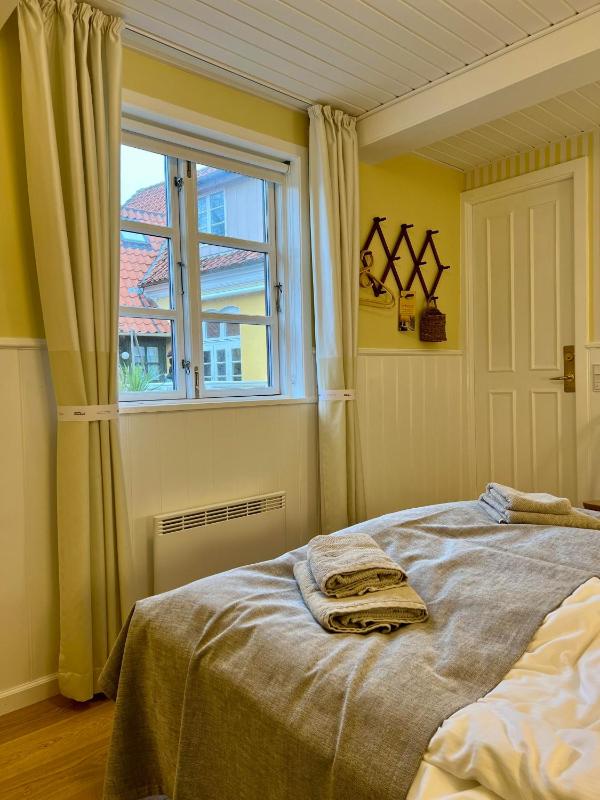 Double or Twin Room image 4