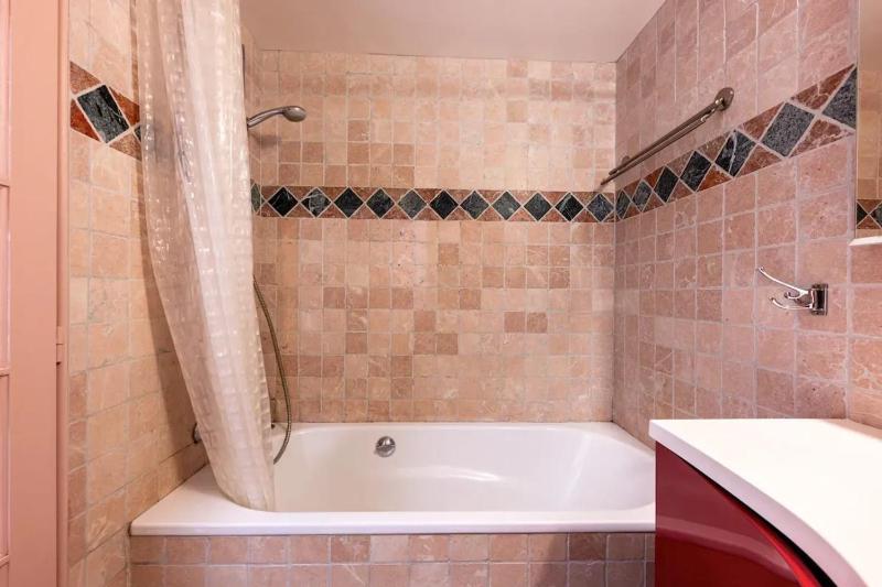 Appartement chaleureux à Annecy 63 m² cheminée - image 11