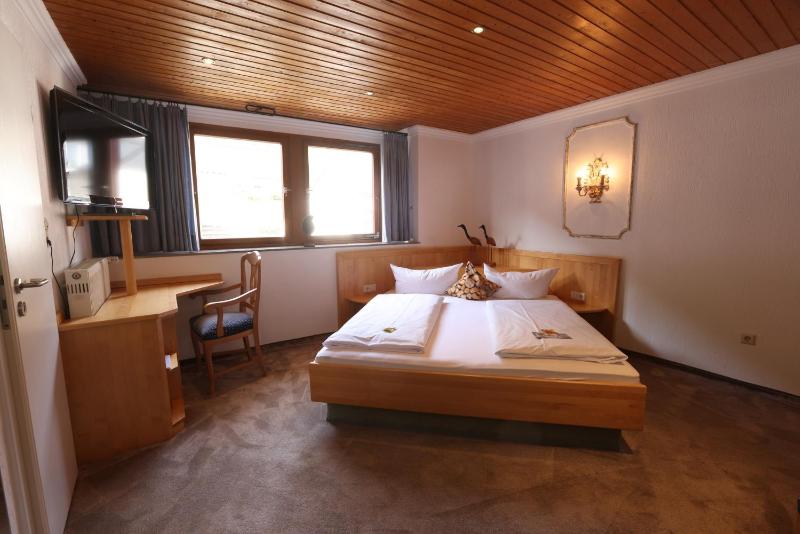 Double Room with Private Bathroom image 4