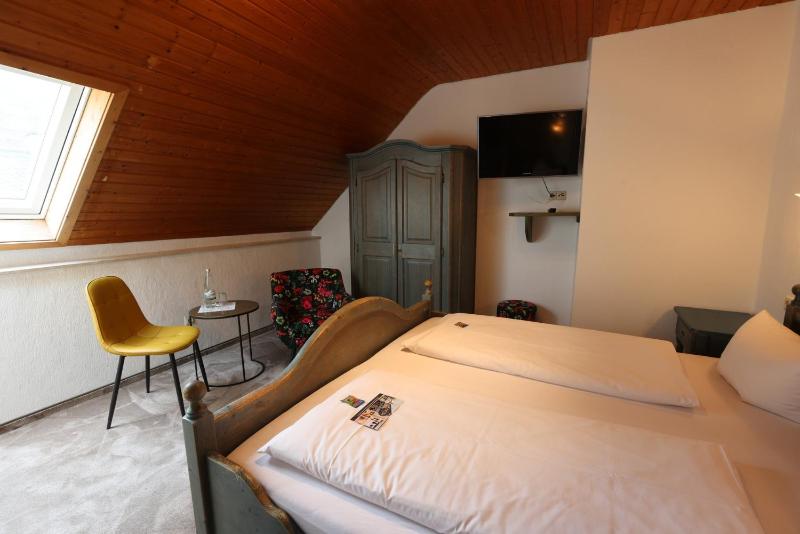 Economy Double Room image 4