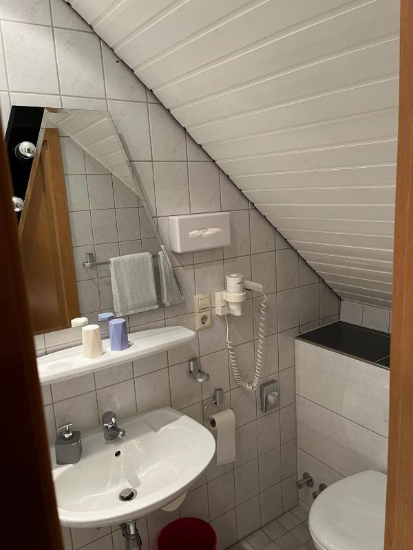Economy Double Room image 2