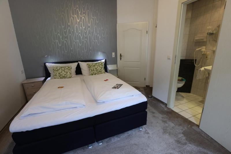 Double Room with Private Bathroom image 3