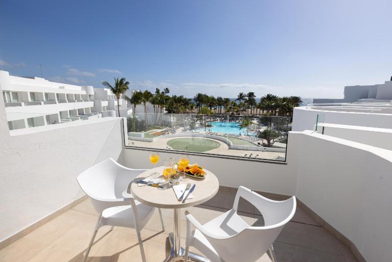 Double Room with Sea View image 2