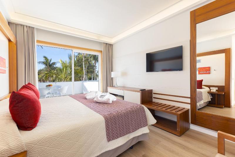 Junior Suite with Pool View image 3