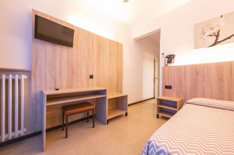 Single Room image 4