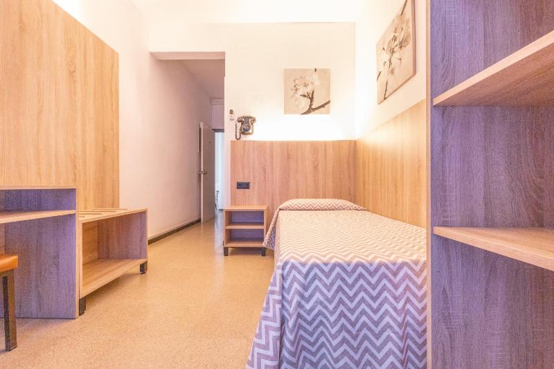 Single Room image 3