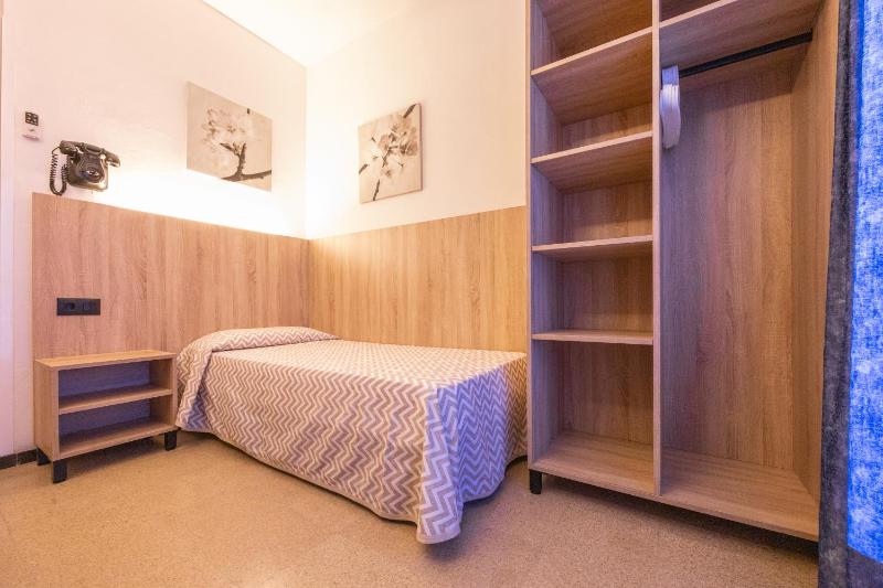 Single Room image 1
