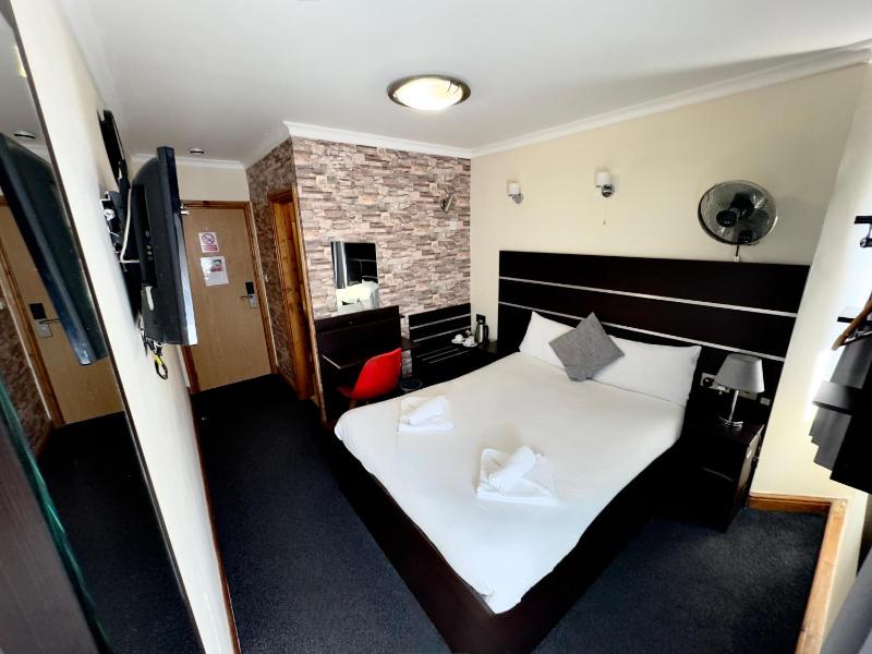 Standard Double Room image 4