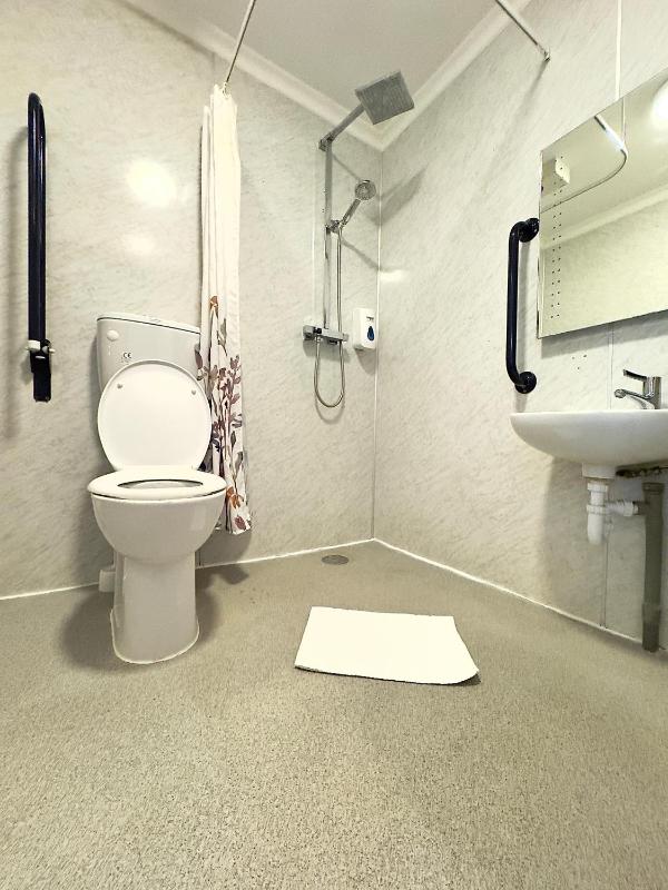 Double Room - Disability Access image 4