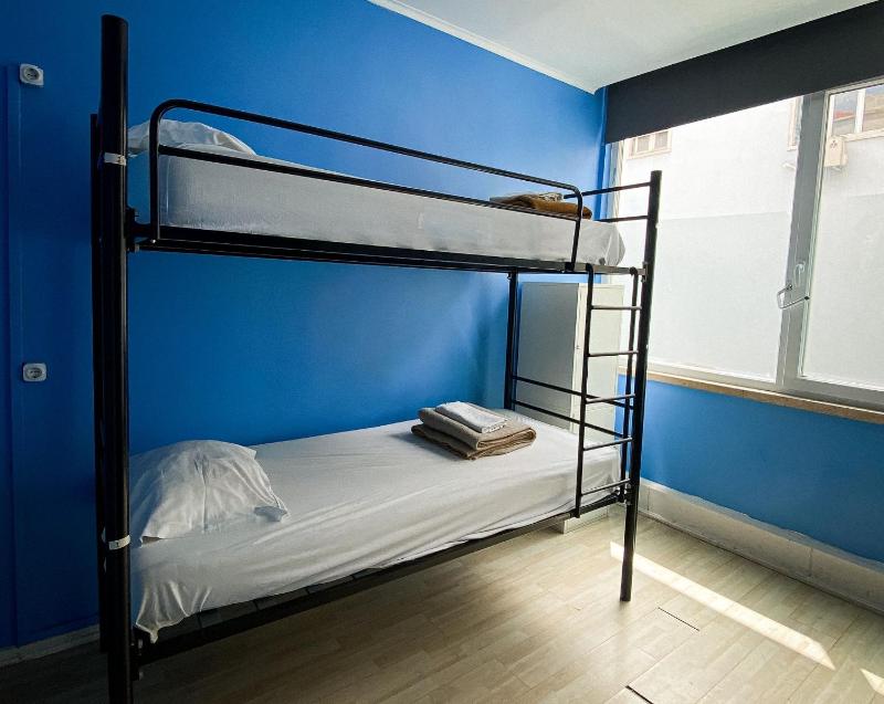 Bed in 4-Bed Mixed Dormitory Room image 4