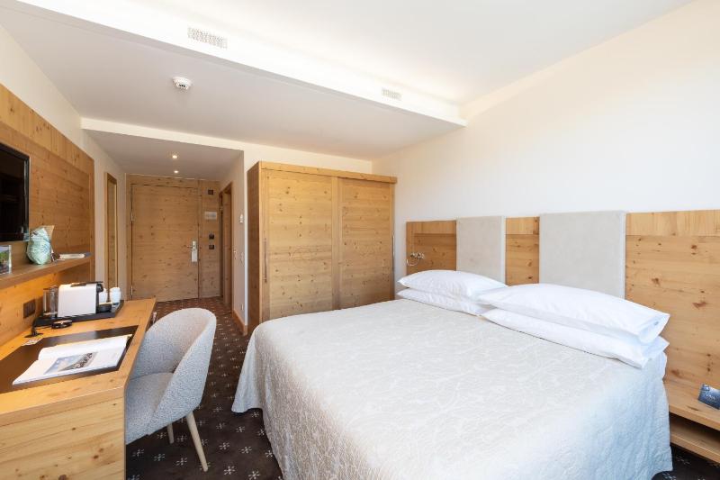 Standard Double Room image 4