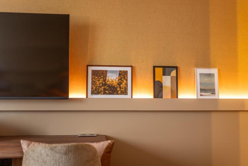 Deluxe King Room image 4