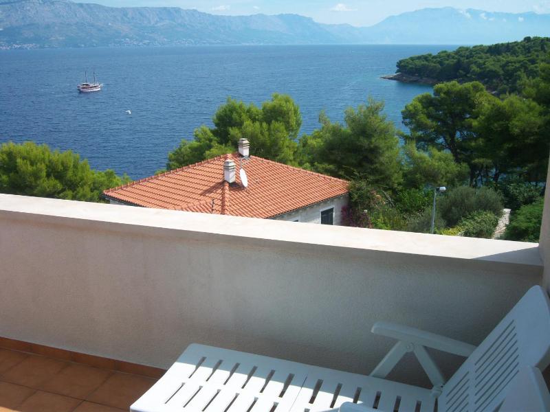 One Bedroom Apartment with Balcony and Sea View image 3