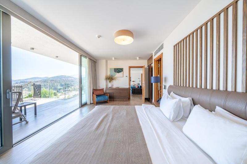 Suite with Sea View image 3