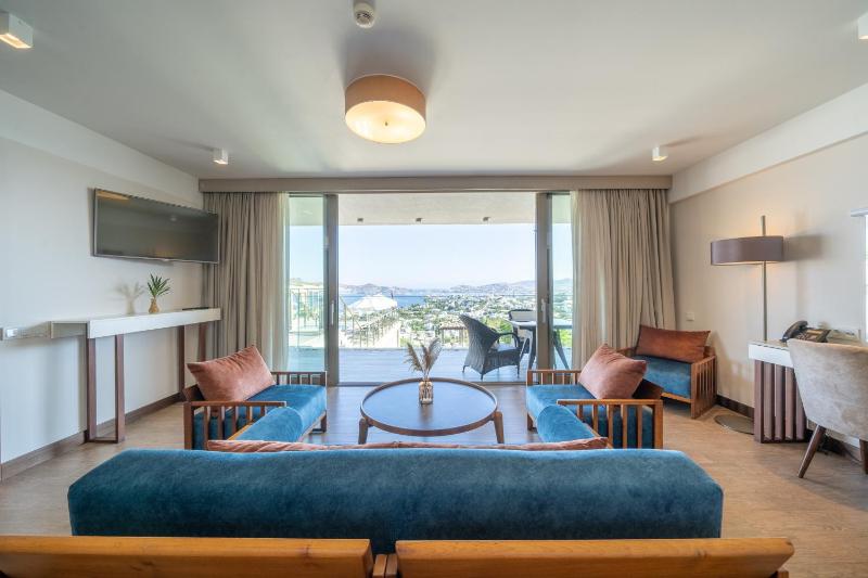 Suite with Sea View image 4