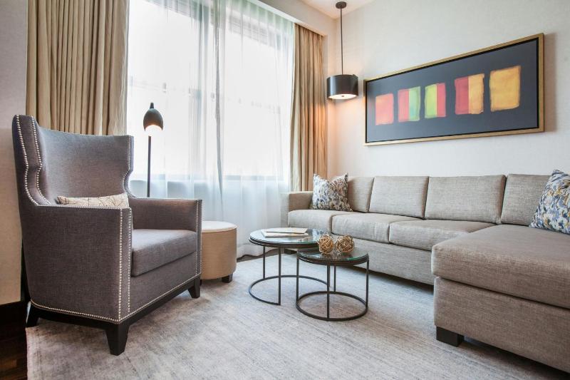 One-Bedroom Larger King Suite with Sofabed, City View image 2