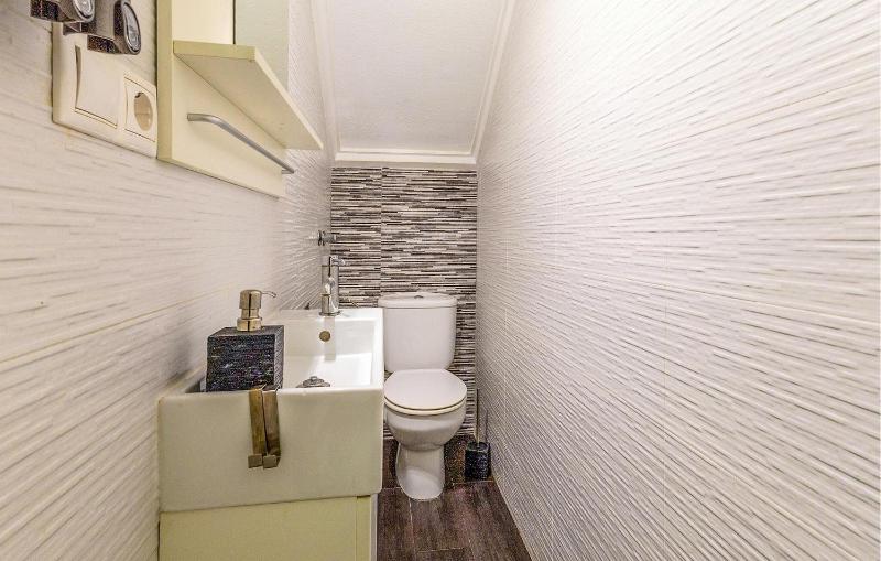Beautiful Home In Santa Pola With Wifi - image 10
