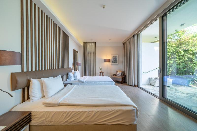 Standard Double Room image 4