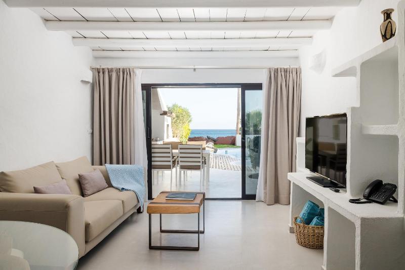 Two-Bedroom Villa with Sea View and Private Pool image 4