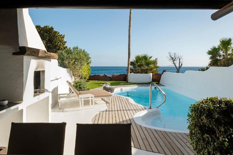 Two-Bedroom Villa with Sea View and Private Pool image 3
