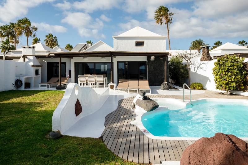 Four-Bedroom Villa Sea View with Private Pool image 1