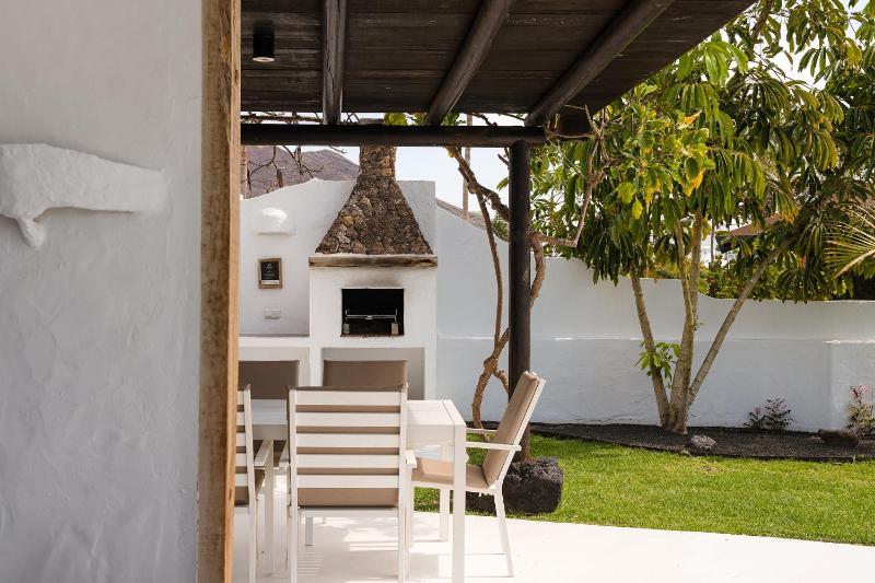 Five-Bedroom Villa with Partial Sea View - Disability Access image 2